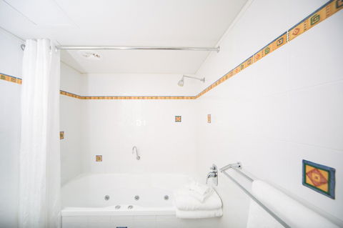 Corrigans Cove - Accommodation Mermaid Beach 9