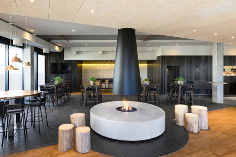 Burbury Hotel - Accommodation Mermaid Beach 2