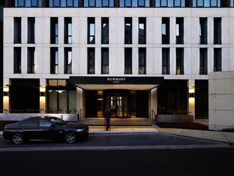 Burbury Hotel - Accommodation Mermaid Beach 0