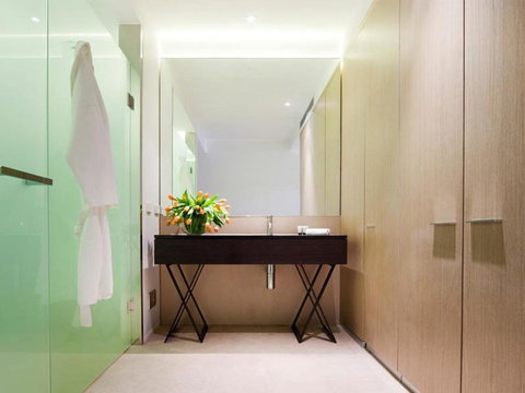 Burbury Hotel - Accommodation Mermaid Beach 6