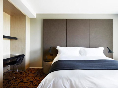 Burbury Hotel - Accommodation Mermaid Beach 5