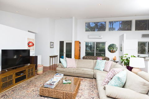Booti Booti Lakehouse - Accommodation Mermaid Beach 1