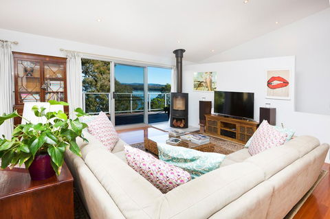Booti Booti Lakehouse - Accommodation Mermaid Beach 0