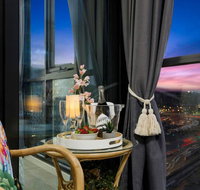 Braddon Penthouse Top Location Netflix WiFi Views - Accommodation Mermaid Beach
