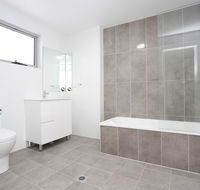 Brand new Family Friendly Apartment for 7 - Accommodation Mermaid Beach