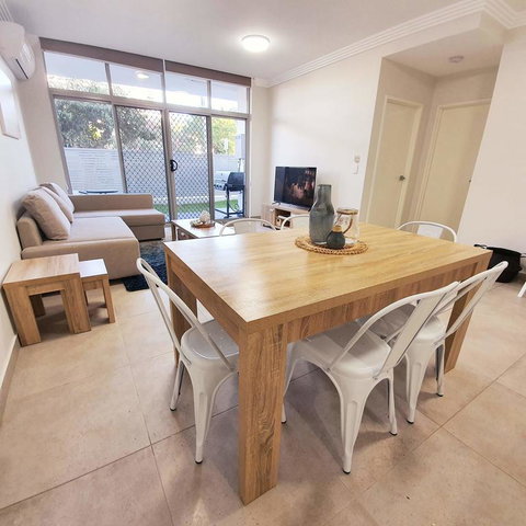 Brand New Family Friendly Apartment For 7 - Accommodation Mermaid Beach 3