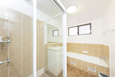 Breakers 11 - Accommodation Mermaid Beach 2