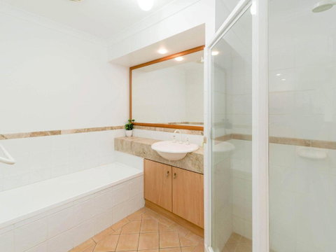 Breakers Block 3 - Unit 2 - Pool In Complex - Across The Road From The Beach - Accommodation Mermaid Beach 3