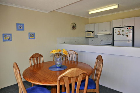 Bright & Comfortable In Quiet Location - Accommodation Mermaid Beach 3