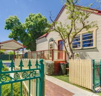 Bright 3-bedroom apartment - Central Armidale - Accommodation Mermaid Beach