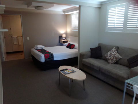 Brisbane Street Studios - Accommodation Mermaid Beach 2