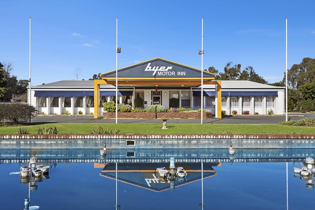 Holbrook NSW Accommodation Mermaid Beach