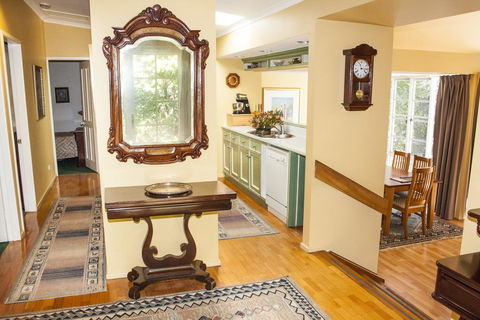 Bygone Beautys Cottages - Bronte Cottage - Accommodation Mermaid Beach 2