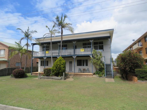 Cabenay 3 - VIEWS ACROSS THE PARK - Accommodation Mermaid Beach 1
