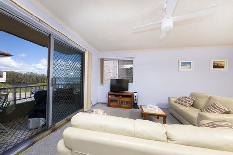 Camelot Unit 6 - Accommodation Mermaid Beach 3