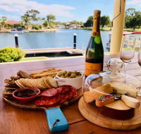 Canal Elegance In Yunderup - Accommodation Mermaid Beach