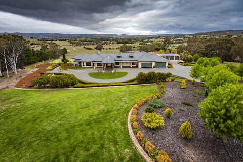 Canberra Luxury Estate - Accommodation Mermaid Beach 2