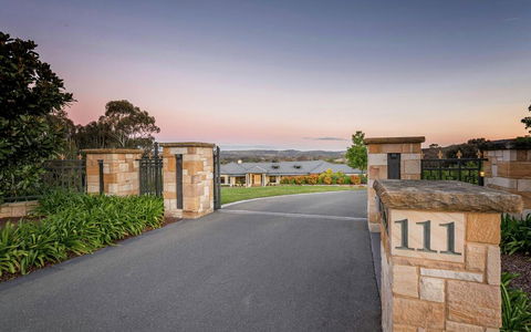 Canberra Luxury Estate - Accommodation Mermaid Beach 1