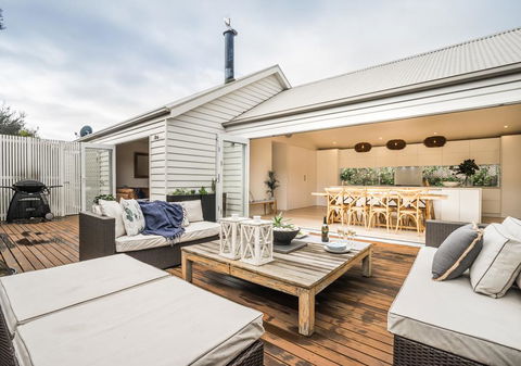 Capri House - Accommodation Mermaid Beach 0