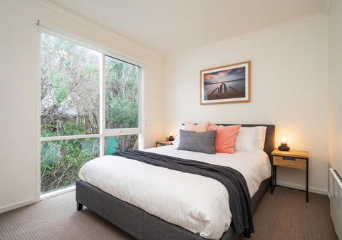 Capri House - Accommodation Mermaid Beach 3