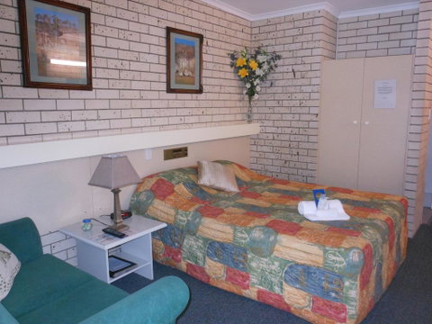 Cara Motel - Accommodation Mermaid Beach 3