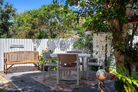 Carroll Ave 85 Mollymook - Accommodation Mermaid Beach 2
