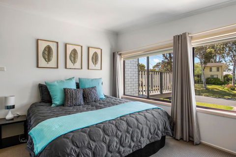 Carroll Ave 85 Mollymook - Accommodation Mermaid Beach 3