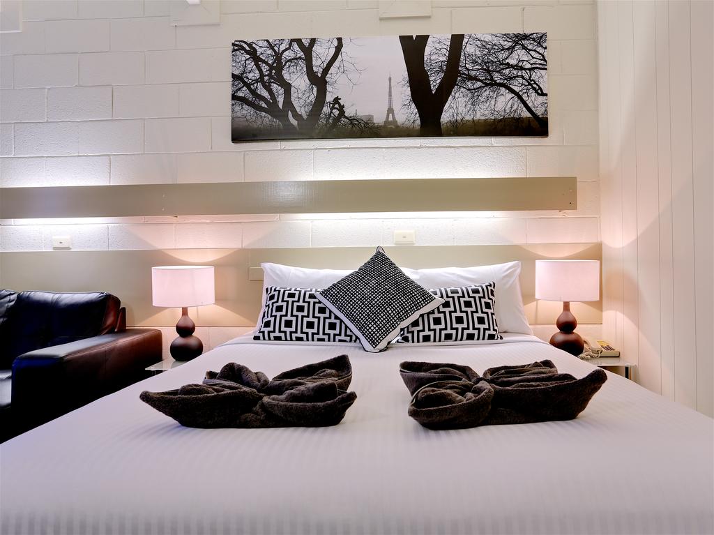 Miepoll VIC Accommodation Mermaid Beach