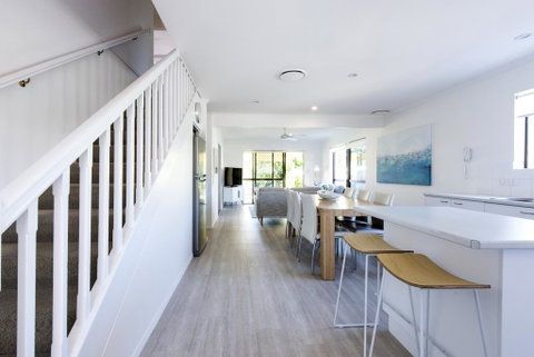 Cayman Quays - Accommodation Mermaid Beach 2