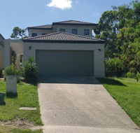 Central Gold Coast Large Modern Elevated House - Accommodation Mermaid Beach