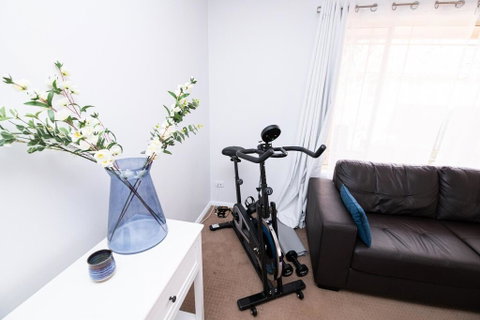 Central March 2 Bed, Walk Everywhere - Accommodation Mermaid Beach 3