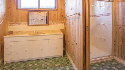 Centre Street 10 Lake Tabourie - Accommodation Mermaid Beach 3