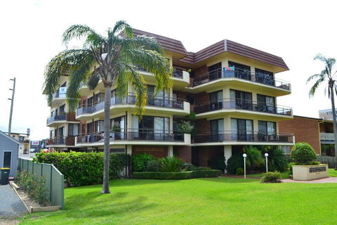 Champagne Court 10 - Accommodation Mermaid Beach 1