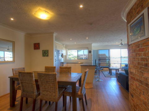 Champagne Court 10 - Accommodation Mermaid Beach 3