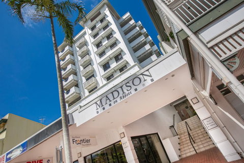 Chic City Apartment With Waterfront Views - Accommodation Mermaid Beach 1