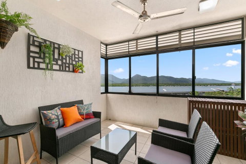 Chic City Apartment With Waterfront Views - Accommodation Mermaid Beach 0