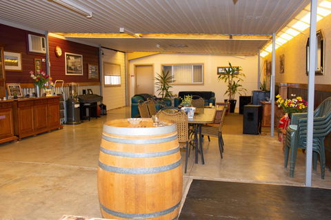 Chrissie's Dongara - Accommodation Mermaid Beach 0