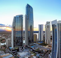 Circle on Cavill - HR Surfers Paradise - Accommodation Mermaid Beach