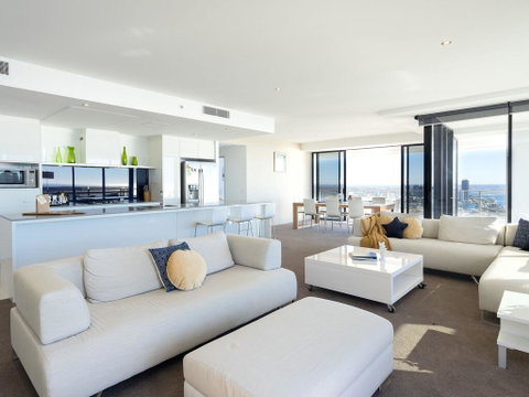 Circle On Cavill 52nd Floor Spacious Skyhome Apartment - Accommodation Mermaid Beach 1