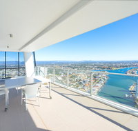 Circle On Cavill 52nd Floor Spacious Skyhome Apartment - Accommodation Mermaid Beach