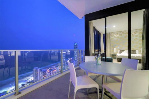 Circle On Cavill Sky Home- Holidays Gold Coast - Accommodation Mermaid Beach 2