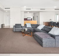 City-Centre Apartment With River Views and Balcony - Accommodation Mermaid Beach