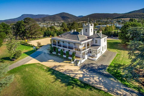 Claremont House - Accommodation Mermaid Beach 0