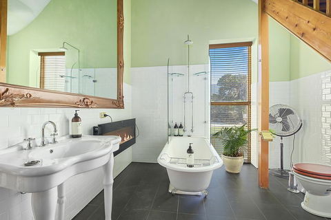 Claremont House - Accommodation Mermaid Beach 3