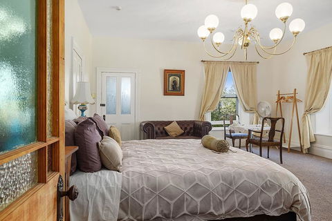Claremont House - Accommodation Mermaid Beach 1