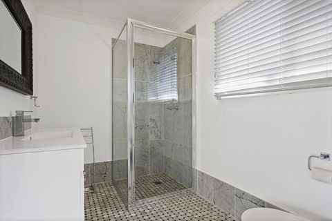 Clissold By Collers, MOLLYMOOK - Accommodation Mermaid Beach 1