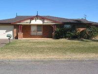 Close to Tea Gardens Waterfront