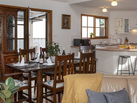 Cloud 9 Cottage - Waves, Walks And Welcoming - Accommodation Mermaid Beach 3