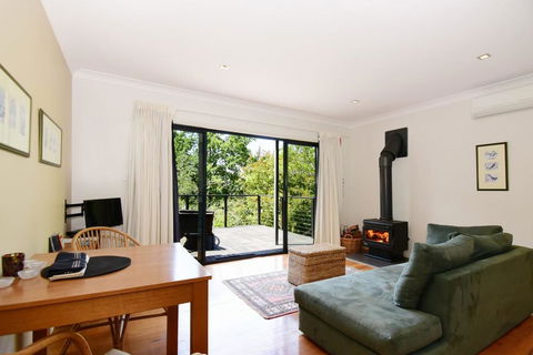 Cloudsong Chalet 3 - Close To The Village Centre! - Accommodation Mermaid Beach 3