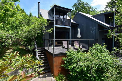 Cloudsong Chalet 3 - Close To The Village Centre! - Accommodation Mermaid Beach 0